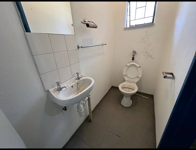 230M² WAREHOUSE TO LET IN STRIJDOMPARK